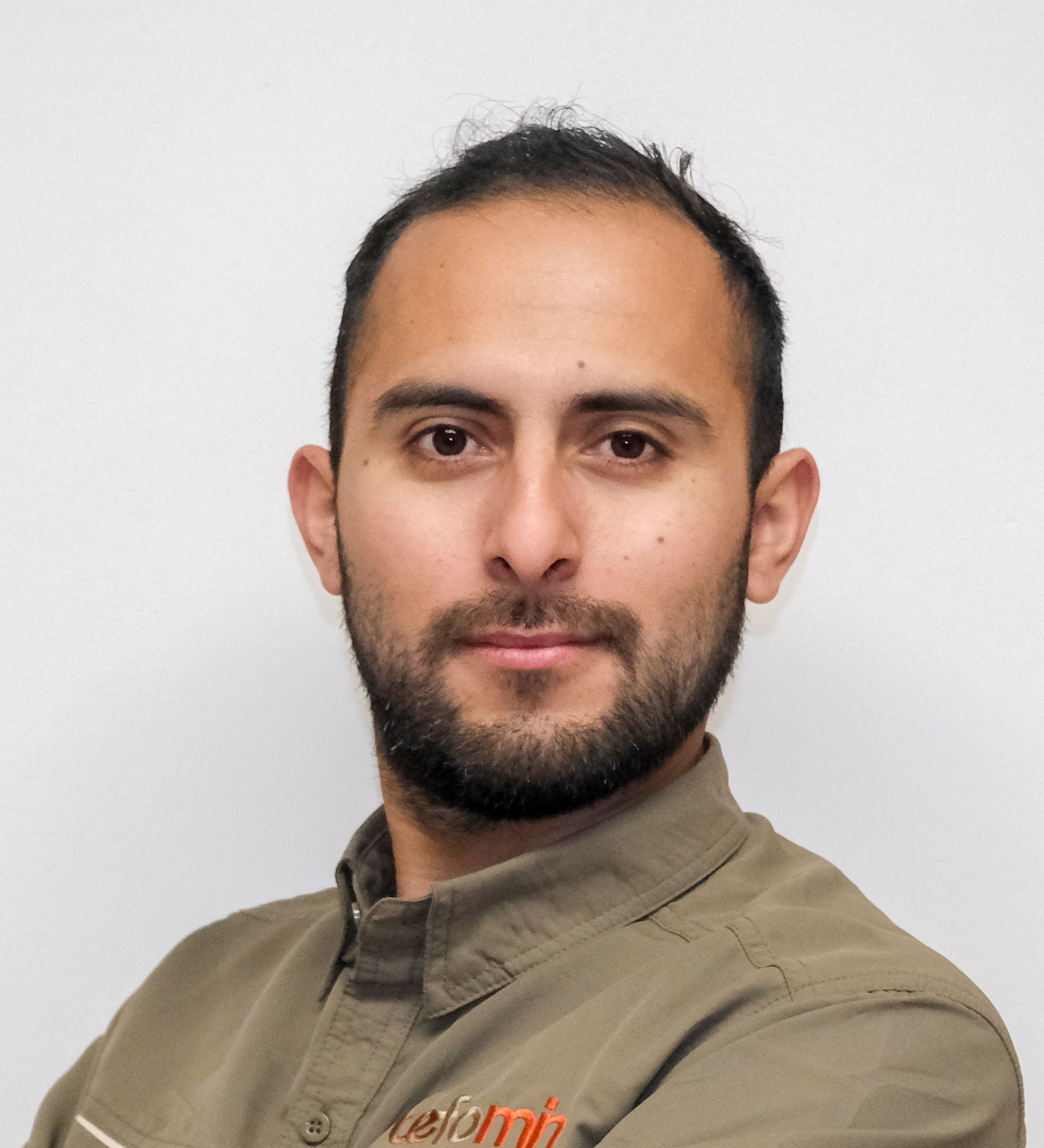 Jhonatan Olivares G.